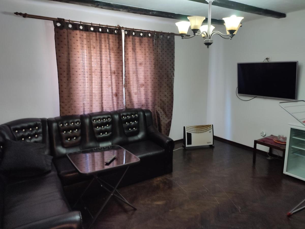 Central House Hotel Curtea De Arges Ngoại thất bức ảnh