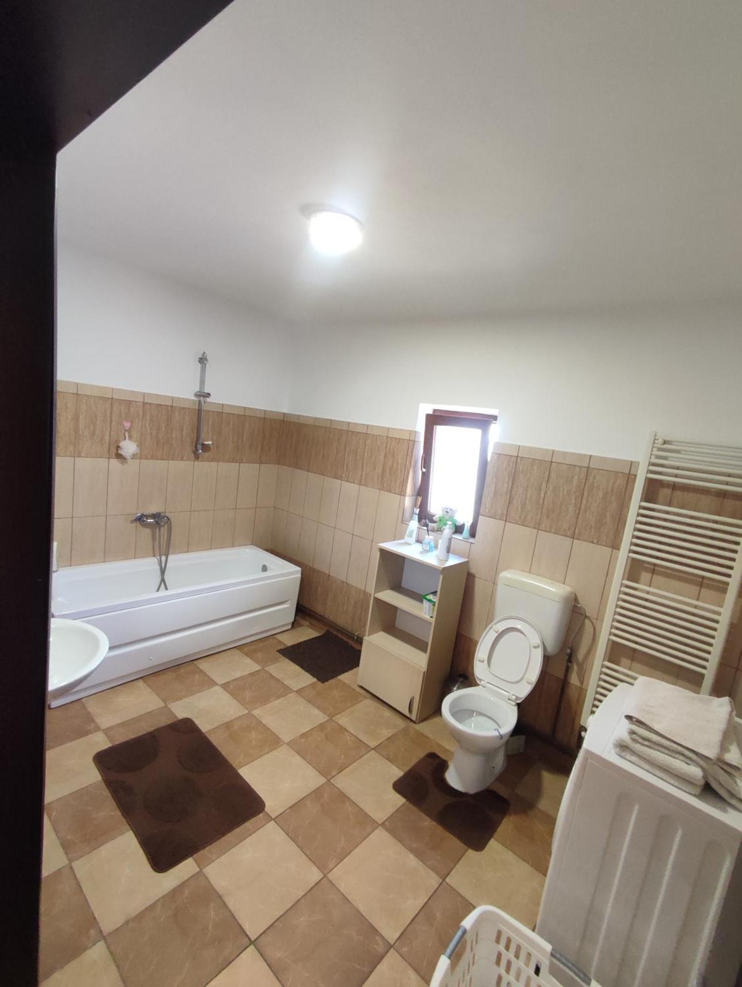Central House Hotel Curtea De Arges Ngoại thất bức ảnh